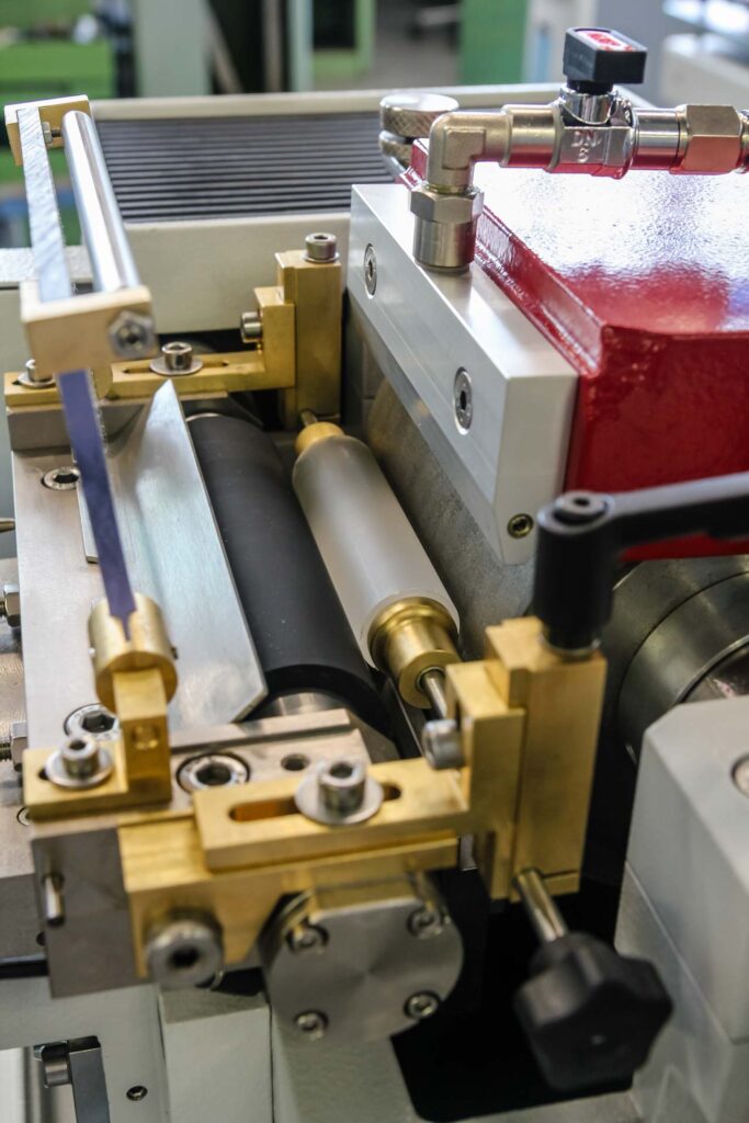 Centerless-Schleifmaschine FB - dama technologies ag