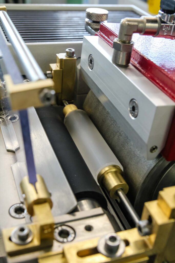 Centerless-Schleifmaschine FB - dama technologies ag