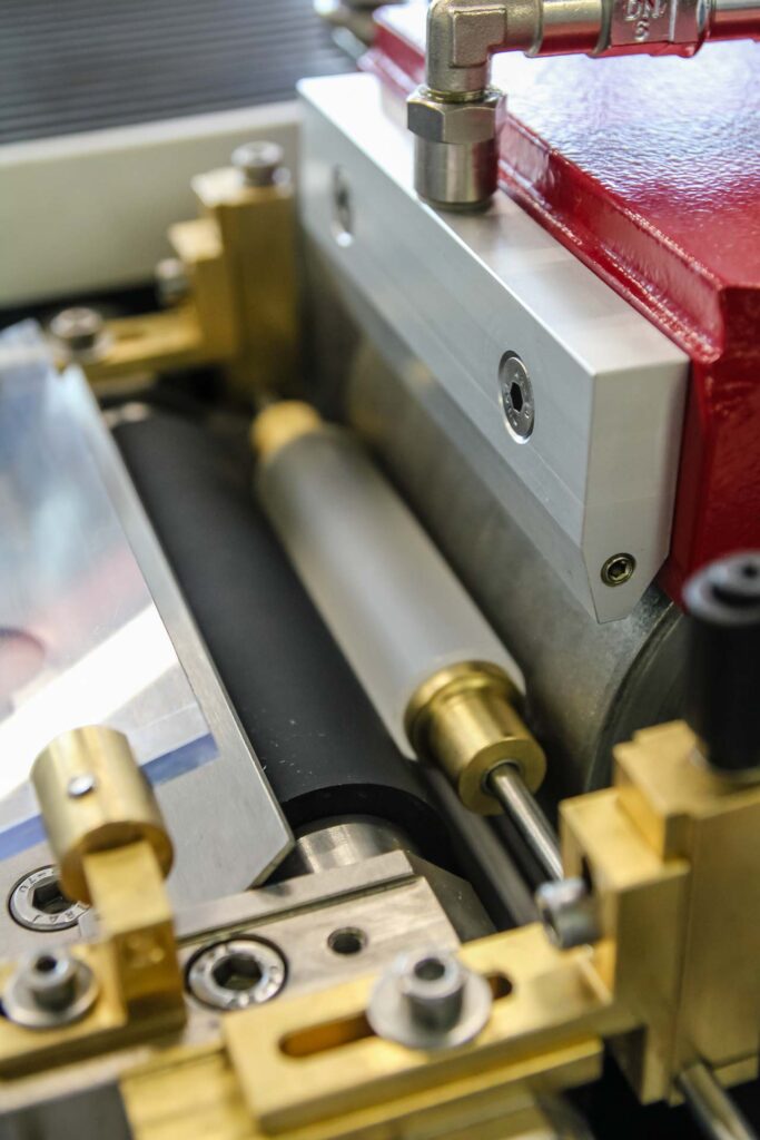 Centerless-Schleifmaschine FB - dama technologies ag