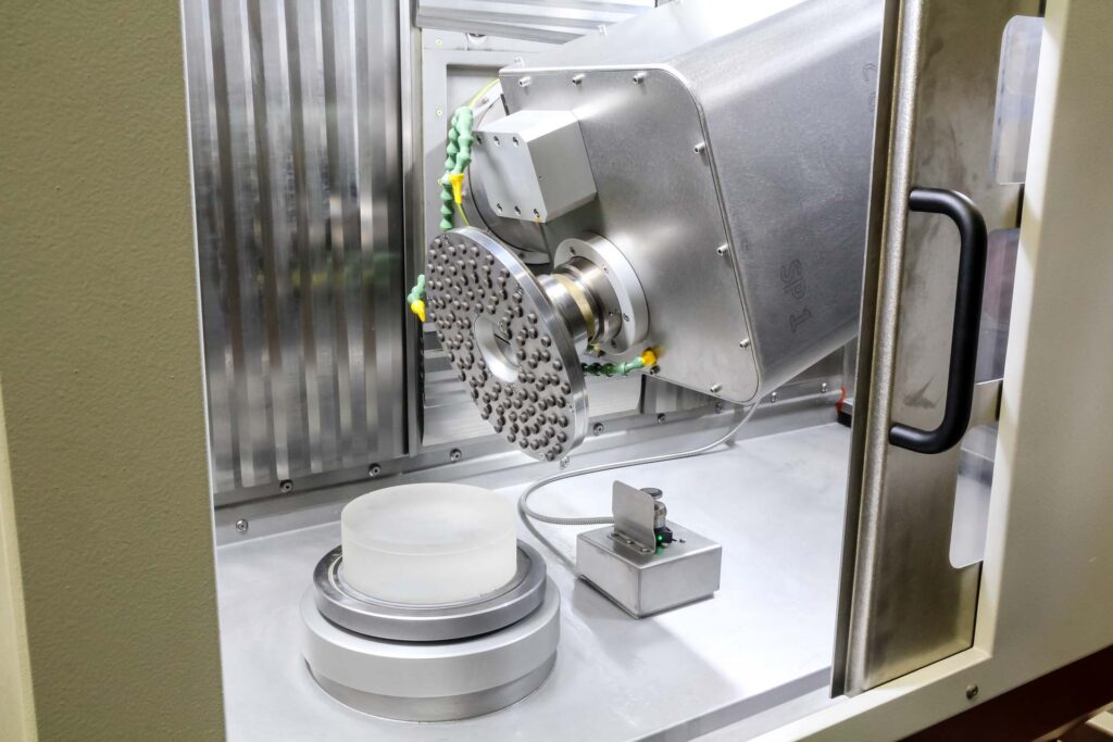 Flach- und Sphärenschleifmaschine SSM - Bohr- und Ausbohrmaschine SSM300 - dama technologies ag