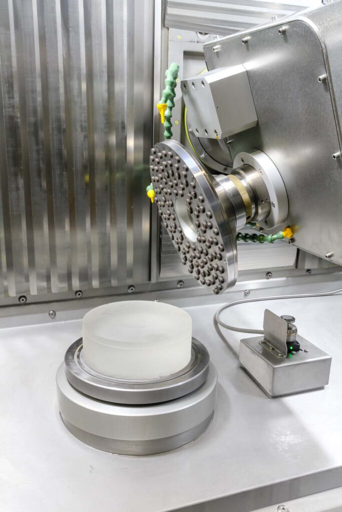 Flach- und Sphärenschleifmaschine SSM - Bohr- und Ausbohrmaschine SSM300 - dama technologies ag