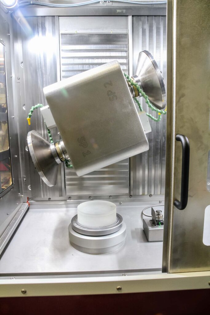Flach- und Sphärenschleifmaschine SSM - Bohr- und Ausbohrmaschine SSM300 - dama technologies ag